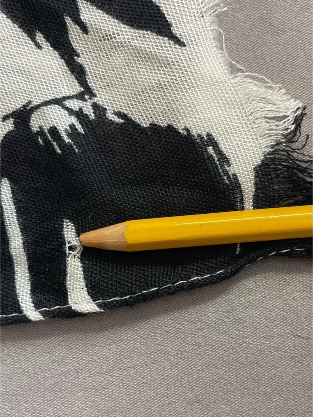 Unbranded black, white & gold scarf